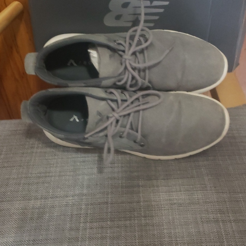 Man, Territory gray boot!